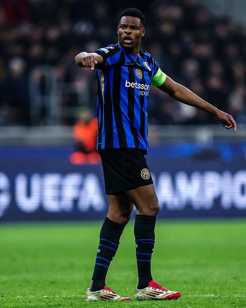 加拉塔萨雷高层炮轰土耳其足协：因遭裁判针对拒绝出席明日仪式