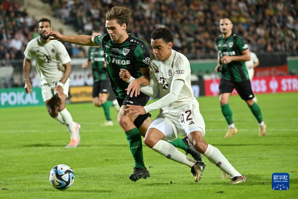 7战4胜2平1负，埃迪-豪上任后纽卡在联赛中只输给曼联1次（埃迪-豪接任后纽卡联赛7战4胜2平，仅一次负于曼联）