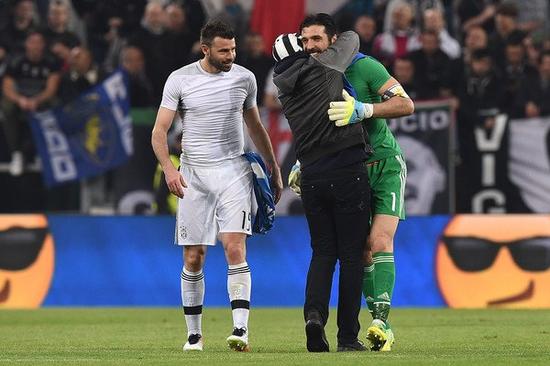 势不可挡！维拉各项赛事豪取9连胜，近17场赢下15场（势如破竹！维拉多线豪取9连胜，近17战斩获15胜）