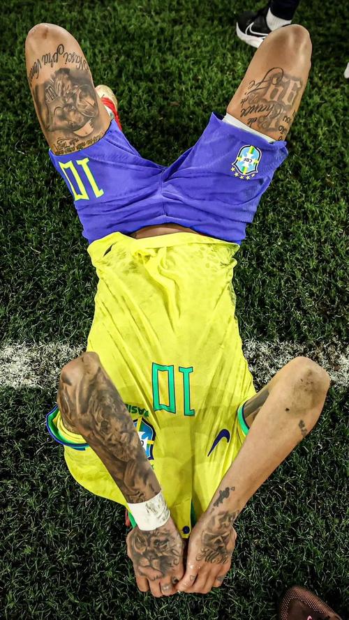 菲尔-琼斯预测欧冠第4轮：利物浦主场不敌皇马，曼城胜多特（菲尔-琼斯欧冠第4轮前瞻：皇马客场拿下利物浦，曼城力克多特蒙德）