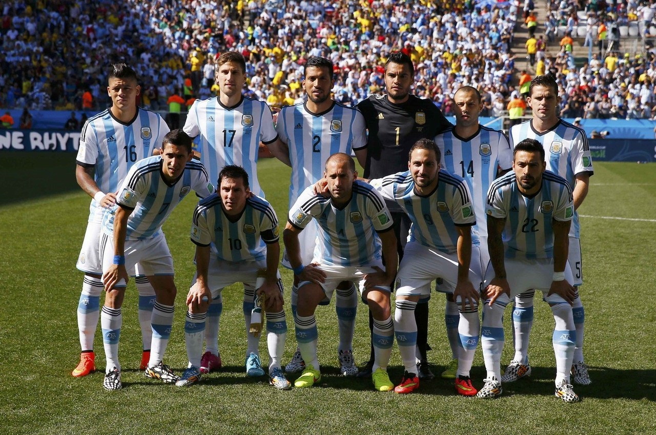 图片报：因极端球迷大规模燃放烟火，拜仁将面临欧足联的处罚（《图片报》：球迷大规模燃放烟火，拜仁恐遭欧足联惩处）